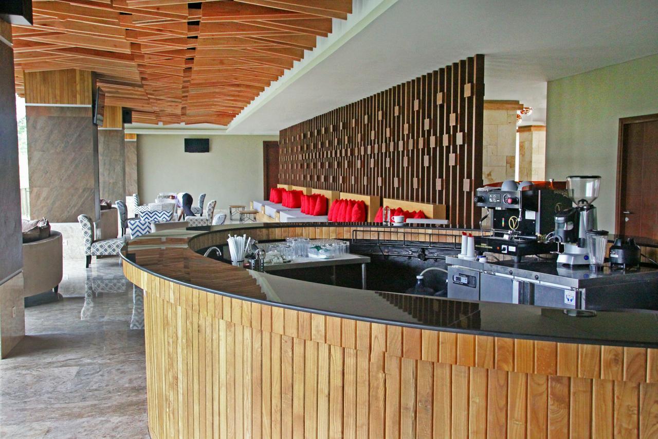 Famvida Hotel Lubuklinggau Extérieur photo