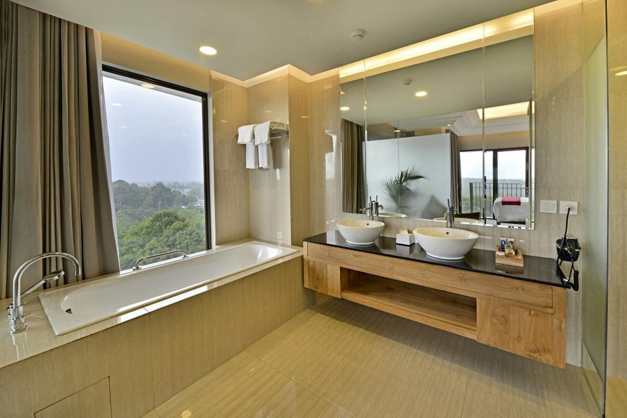 Famvida Hotel Lubuklinggau Chambre photo