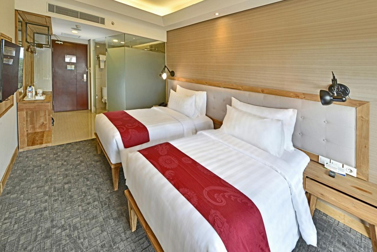 Famvida Hotel Lubuklinggau Extérieur photo