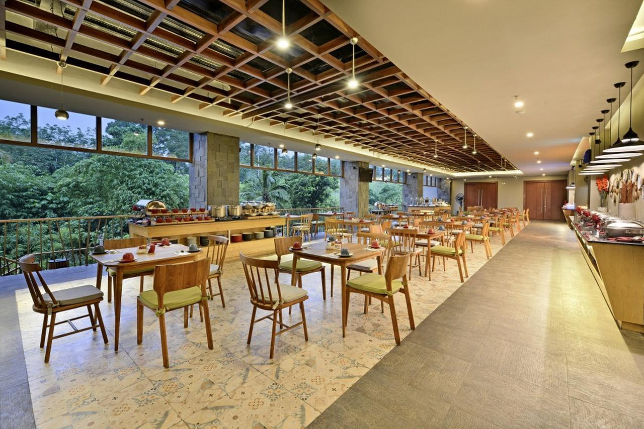Famvida Hotel Lubuklinggau Extérieur photo